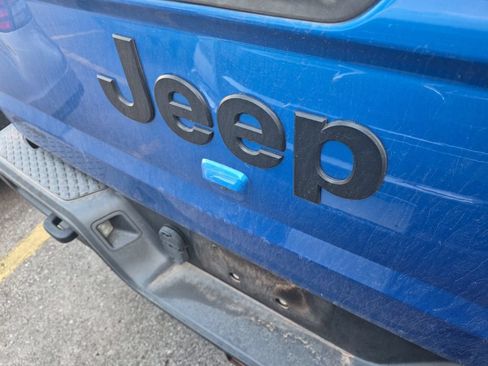 Used 2021 Jeep Gladiator Sport AWD/4WD image 9
