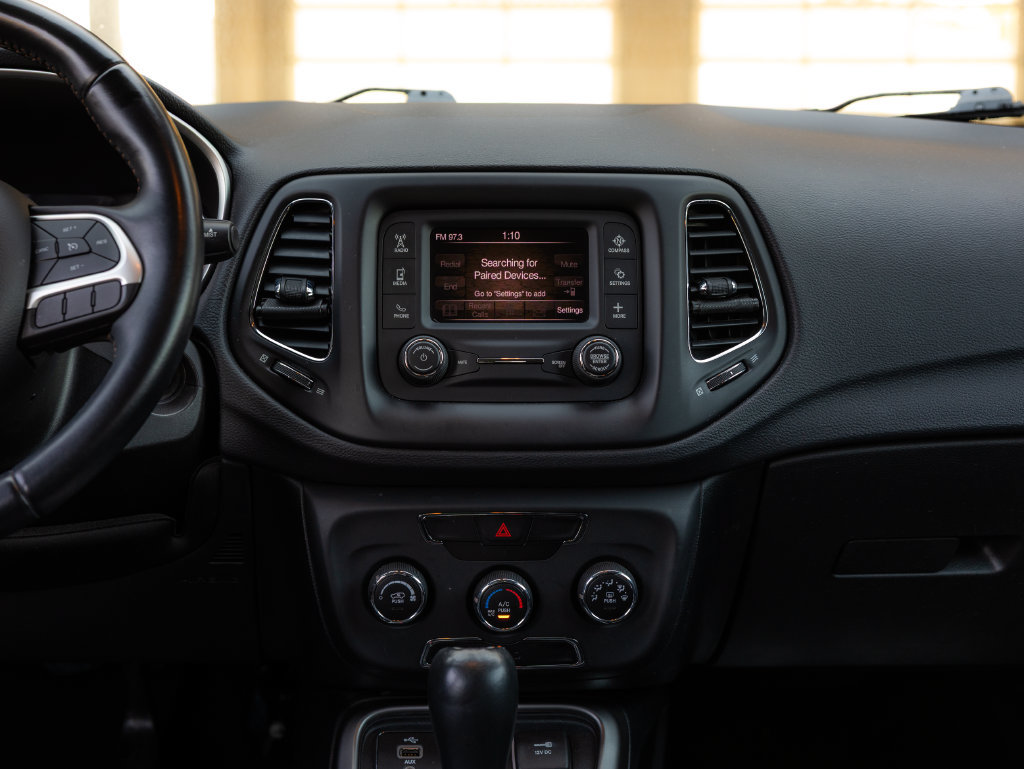 Used 2018 Jeep Compass Latitude FWD image 21
