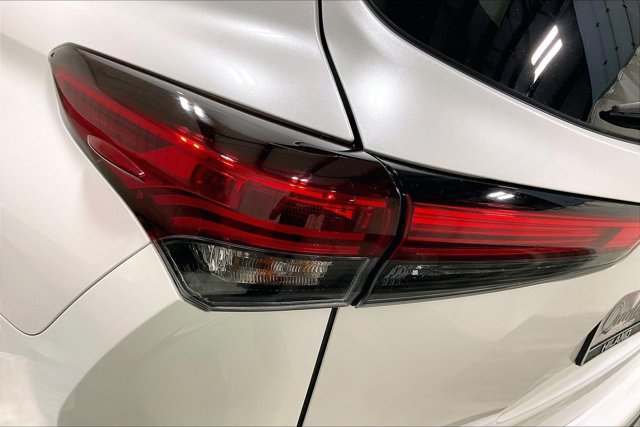 Used 2023 Toyota Highlander XLE AWD/4WD image 30