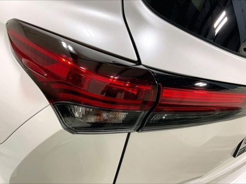 Used 2023 Toyota Highlander XLE AWD/4WD image 30