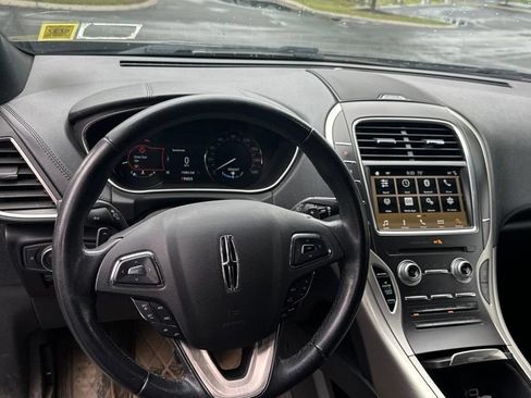 Used 2018 Lincoln MKX Premiere AWD/4WD image 11
