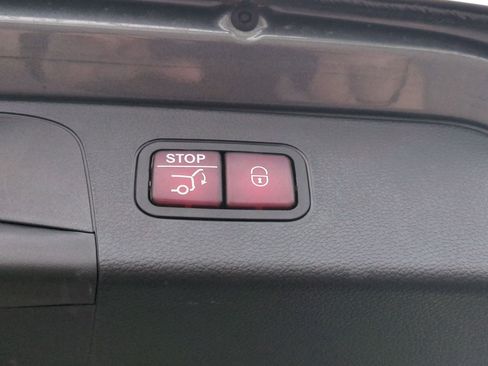 Used 2018 Mercedes-Benz GLC 300 4MATIC image 32