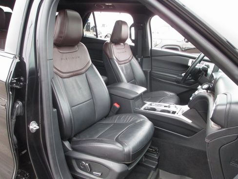 Used 2020 Ford Explorer Platinum w/ Premium Technology Package image 22