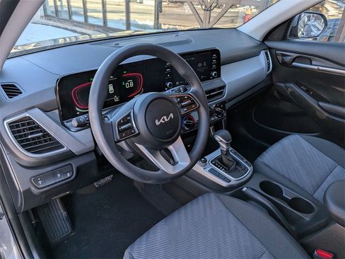 Used 2025 Kia Seltos LX image 12