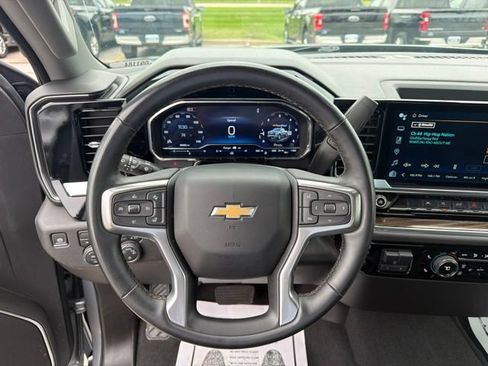 Used 2025 Chevrolet Silverado 1500 LT AWD/4WD image 25