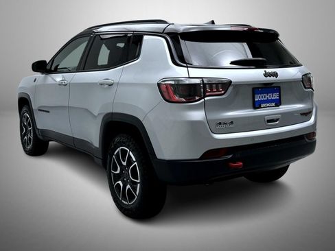 Used 2025 Jeep Compass Trailhawk AWD/4WD image 7