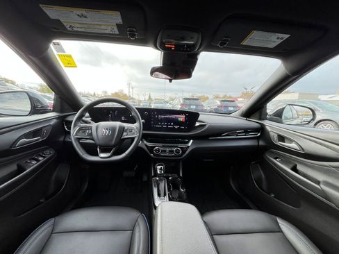 Used 2025 Buick Envista Sport Touring image 31