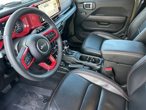 Used 2025 Jeep Wrangler Unlimited Rubicon w/ Convenience Group image 9
