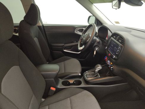 Used 2023 Kia Soul LX w/ LX Technology Package FWD image 21