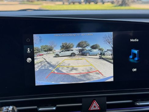 Used 2025 Hyundai Elantra SEL image 25