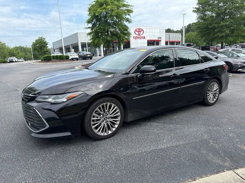 Used 2019 Toyota Avalon Limited FWD image 2