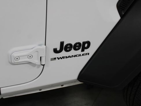 Used 2024 Jeep Wrangler Sport S image 12