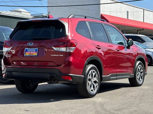 Used 2021 Subaru Forester Premium AWD/4WD image 4