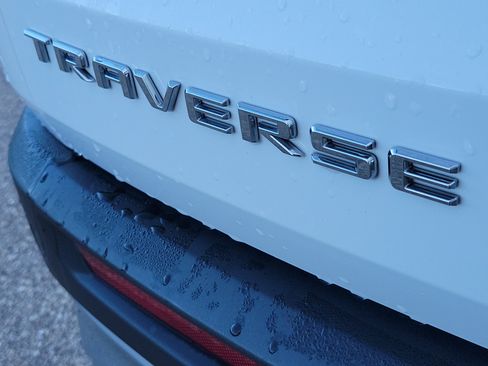 Used 2025 Chevrolet Traverse LT AWD/4WD image 9