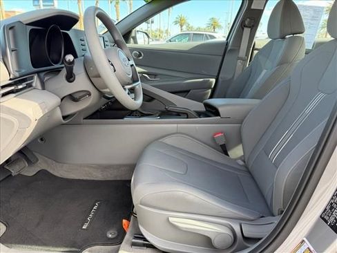 Used 2023 Hyundai Elantra SEL image 6