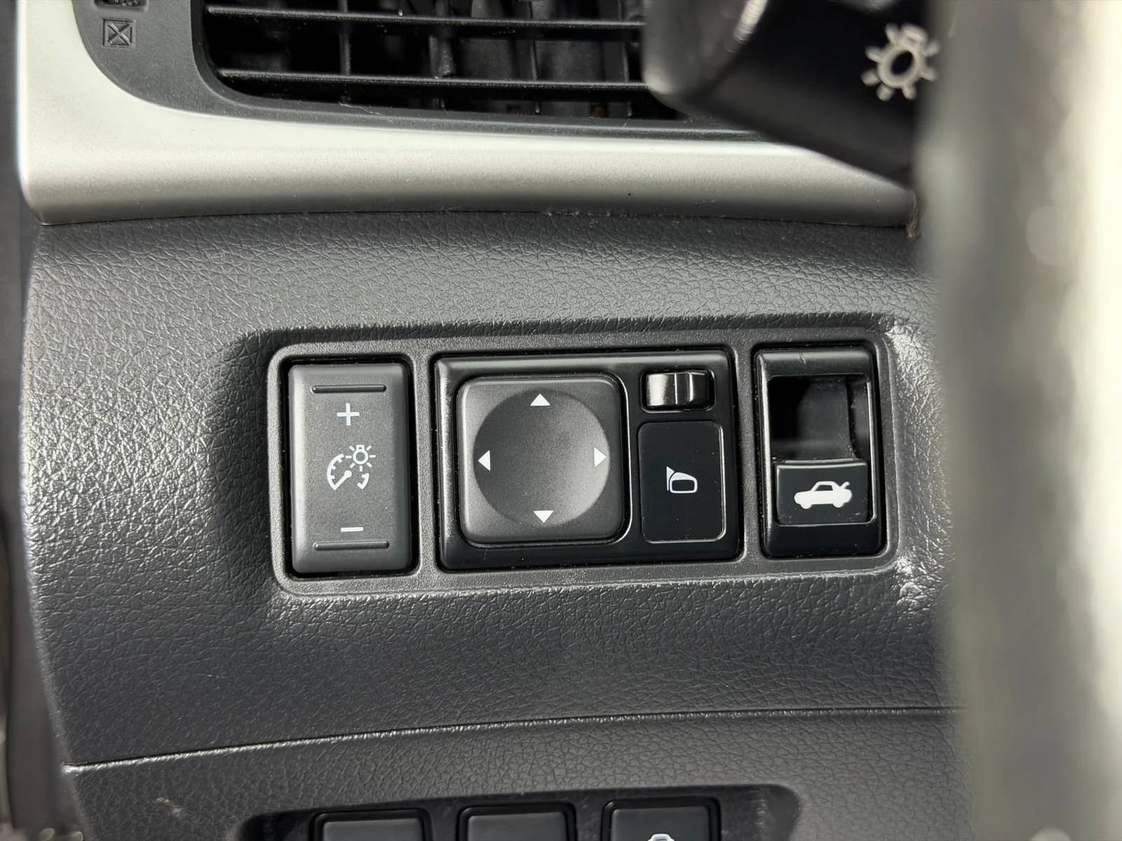 Used 2018 Nissan Sentra SV FWD image 27