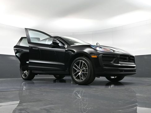 Certified 2026 Porsche Macan AWD/4WD image 37