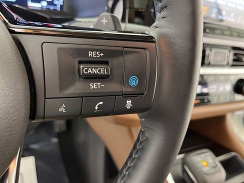 Used 2024 Nissan Pathfinder Platinum w/ Cargo Package FWD image 17