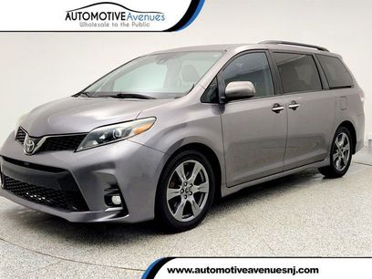 Used 2018 Toyota Sienna SE Premium