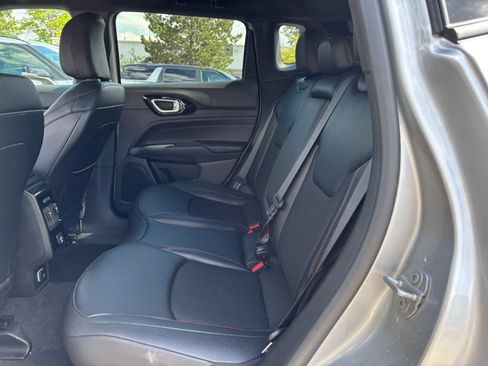 Used 2025 Jeep Compass Trailhawk AWD/4WD image 25
