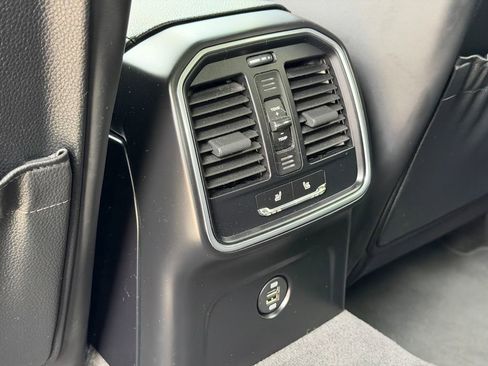 Used 2019 Porsche Macan image 33