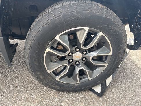 Used 2023 Chevrolet Silverado 1500 LT AWD/4WD image 8