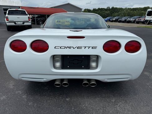 Used 1998 Chevrolet Corvette Coupe RWD image 9
