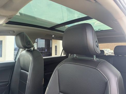Used 2021 Volkswagen Tiguan SE w/ Panoramic Sunroof Package AWD/4WD image 28