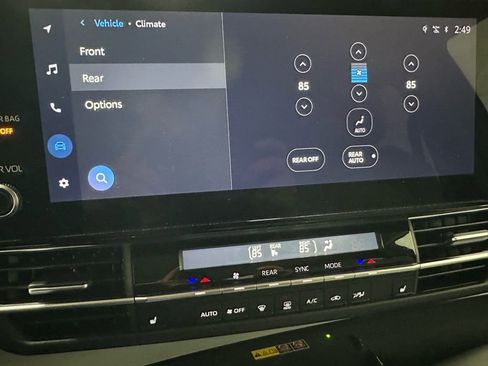 Used 2025 Toyota Sienna XLE image 32