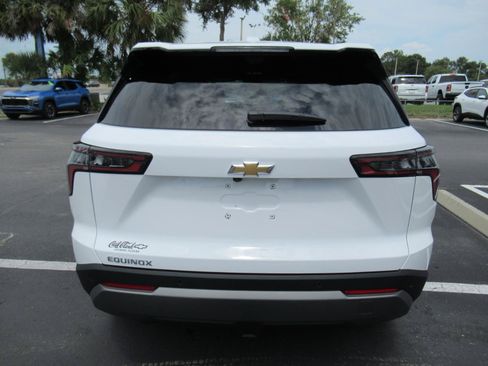 Used 2026 Chevrolet Equinox LT w/ Convenience Package II FWD image 6