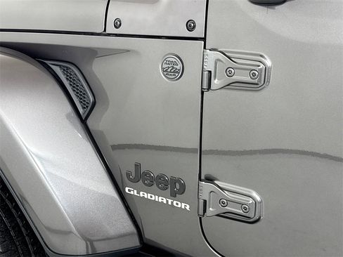 Used 2021 Jeep Gladiator Overland image 10