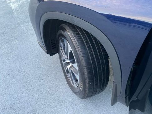 Certified 2022 Toyota Highlander XLE image 28