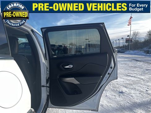 Used 2020 Jeep Cherokee Latitude Lux w/ Quick Order Package 26H Lux image 28