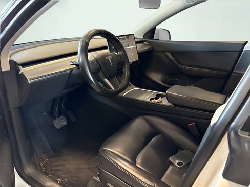 Used 2021 Tesla Model Y 2WD image 2