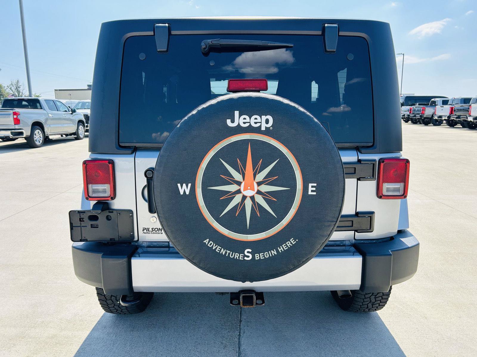 Used 2017 Jeep Wrangler Sahara w/ Connectivity Group AWD/4WD image 27