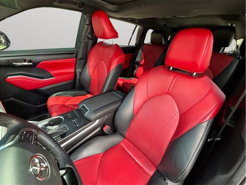 Used 2021 Toyota Highlander XSE FWD image 17