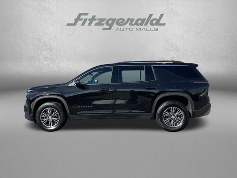 Used 2025 Chevrolet Traverse LT image 8