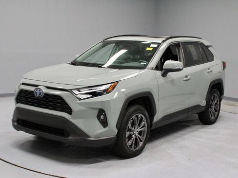 Used 2023 Toyota RAV4 XLE Premium AWD/4WD image 6