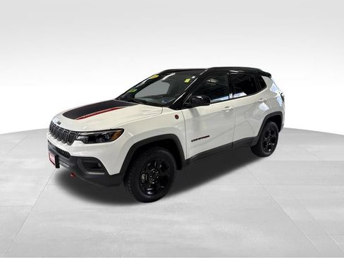 Used 2024 Jeep Compass Trailhawk w/ Trailhawk Elite Group AWD/4WD image 2