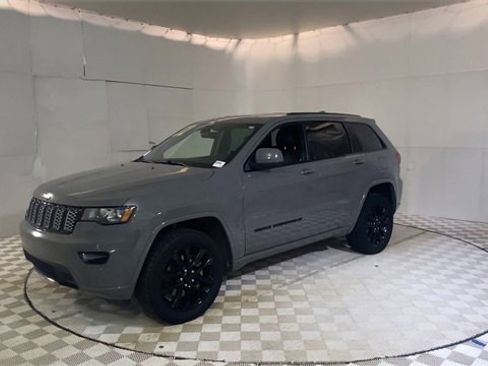 Used 2022 Jeep Grand Cherokee Laredo X image 4