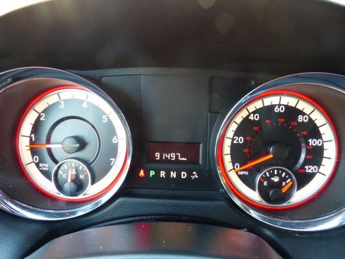 Used 2016 Dodge Grand Caravan SXT image 27