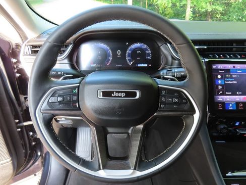 Certified 2023 Jeep Grand Cherokee Limited w/ Luxury Tech Group II AWD/4WD image 18