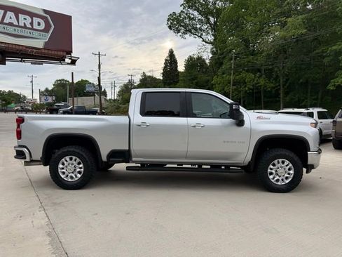 Used 2023 Chevrolet Silverado 2500 LT w/ Convenience Package AWD/4WD image 3