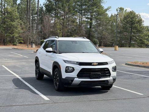 Used 2021 Chevrolet TrailBlazer LT AWD/4WD image 1