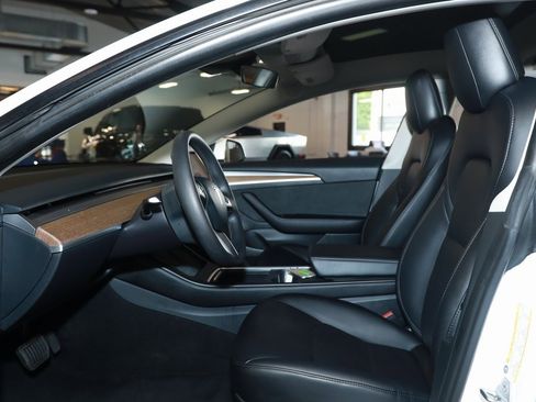 Used 2021 Tesla Model 3 Standard Range Plus image 10