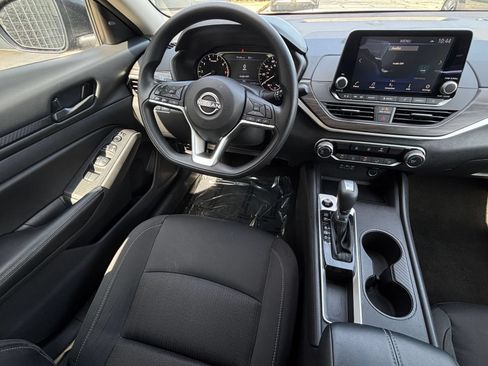 Used 2026 Nissan Altima 2.5 SV FWD image 32