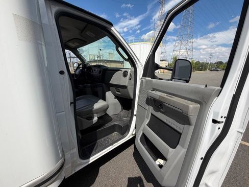Used 2019 Ford E-350 and Econoline 350 Super Duty w/ Power Windows & Locks Group RWD image 37