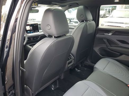 New 2026 Volkswagen Tiguan SE R-Line FWD image 10