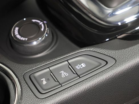 Used 2016 Chevrolet SS image 21