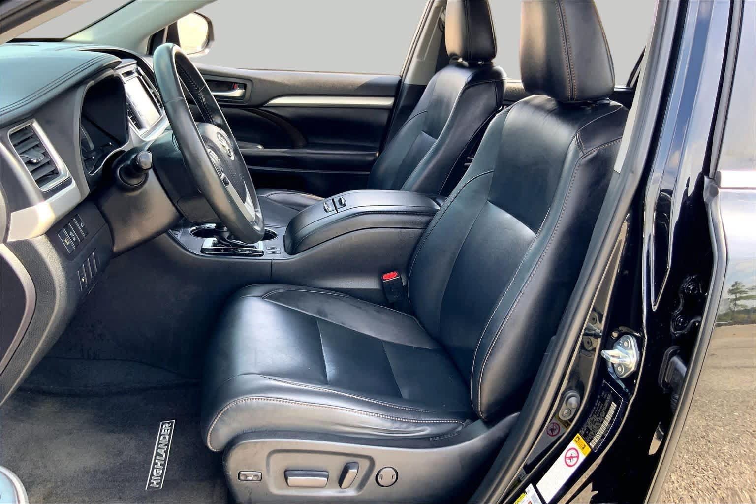 Used 2019 Toyota Highlander XLE AWD/4WD image 8